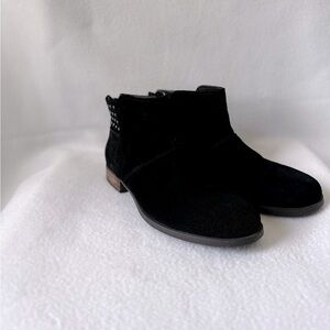 Koolaburra by UGG size 8 Suede Black Women’s Ankle Boot